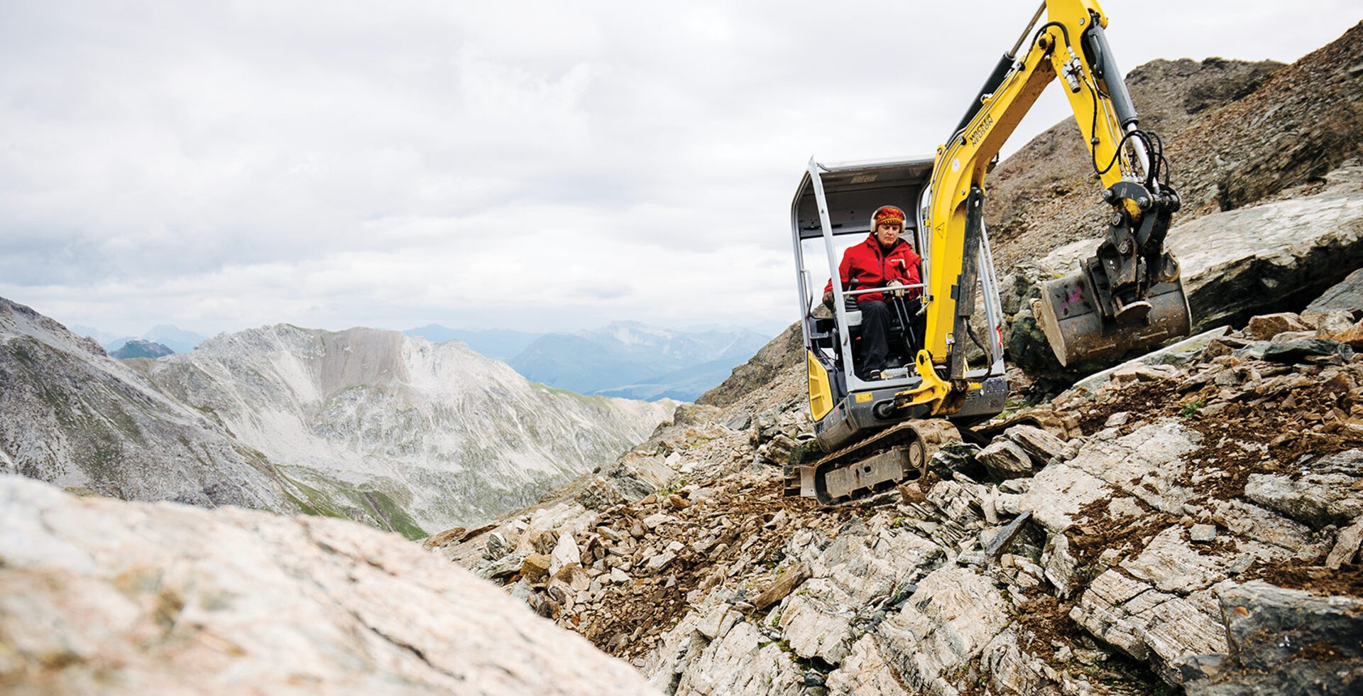 She can build any type of trail, but if Naylor is known for something, it’s operating a machine in rocky, high-exposure terrain. In the summer of 2018, she crafted a masterpiece, Dark Side of the Moon, in Lenzerheide, Switzerland.