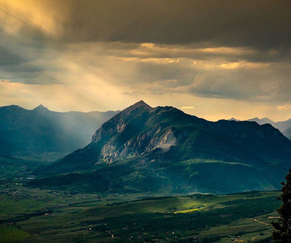 Mount Crested Butte, referred to as the “Mother Rock” by locals, towers over the small town of Crested Butte at the northern end of Gunnison Valley. SONY, 1/2500 sec, f/4, ISO 1250