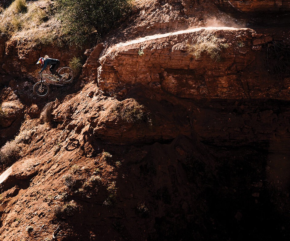 American Hannah Bergemann is a picture of commitment and confidence as she plunges off one of the many drops on the line she shared with Casey Brown during the 2022 Formation event. The pair resurrected Brett Rheeder’s high-consequence 2014 Rampage line, completing substantial rebuilds that added their own flair to the unrelenting descent.