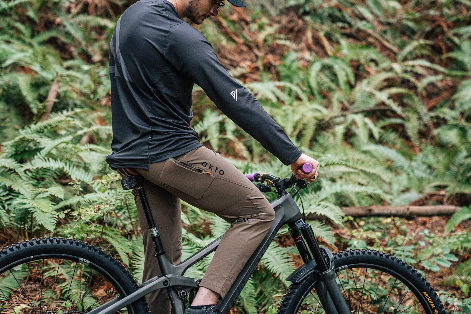 Apparel Review, akta Trail Pants and LS Trail Jersey Review