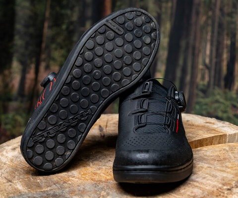 The Freerider Pro BOA takes a classic riding shoe and replaces the laces with a BOA dial.
