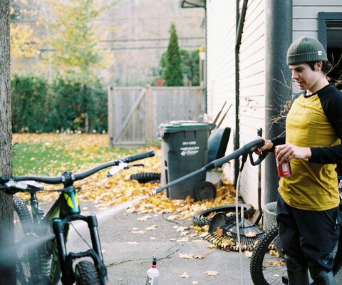 “Hero dirt” is a term often thrown around trailside, in parking lots and on internet forums. The riding conditions this fall in Squamish were the Webster’s definition of “Hero Dirt” if there is such a thing. Kozman cleans his rig after getting it sufficiently coated in the stuff.