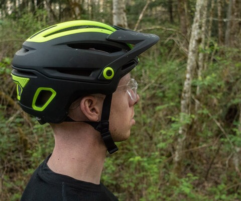 Ascetics can be a deal breaker when it comes to investing in a new generation of gear. Bell seems to have their bases covered in this department. 