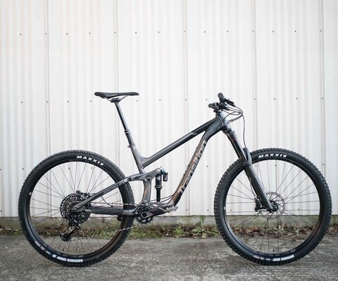 Transition is one of those bike companies who pushes industry standards to the limits, because they can. In the end, they usually see results.