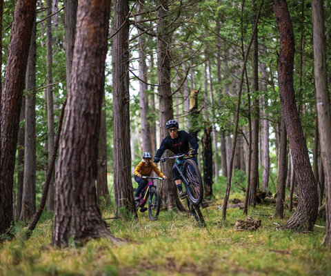Japan’s complex and ever-changing land ownership and usage means that trails are constantly hanging in the balance. Jinya Nishiwaki and Hailey Elise ride their way down a faint trail that will likely be lost in the hillside within a few years.