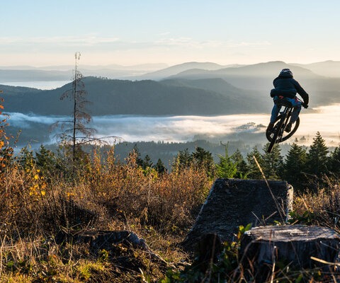 Leland Harris another incredibly talented, humble rider who loves riding Prevost. Somehow we convinced Leland to get up early so we could get this shot of him riding upper Ritz. Photo: Mark Taylor.