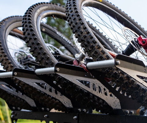 The 1Up Recon Rack can hold 4, 5, or 6 bikes depending on which version you choose.