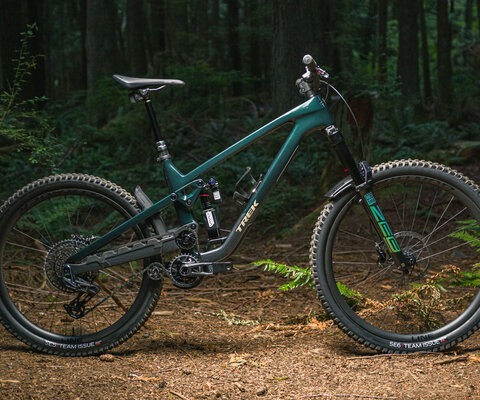 The Trek Slash's 29-inch front wheel plows over obstacles, while the 27.5-inch rear wheel provides more agility and bike-to-butt clearance.