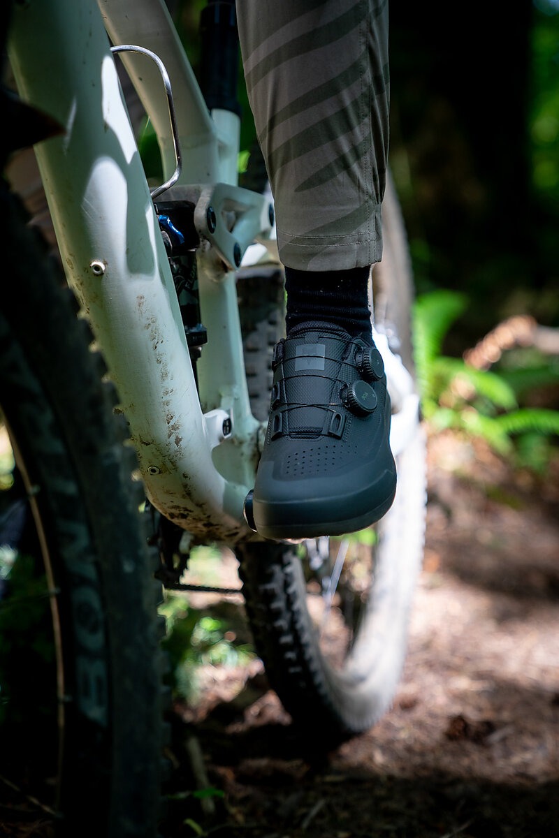 Fox Union Mountain Bike Shoes  Great on finish, but with a questionable  fit - Flow Mountain Bike